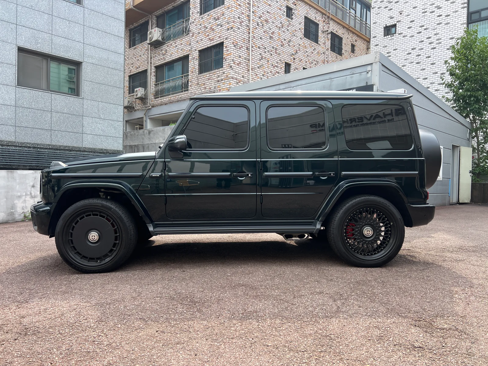 윈드쉴드 필름을 교체한 벤츠 G63 AMG 측면