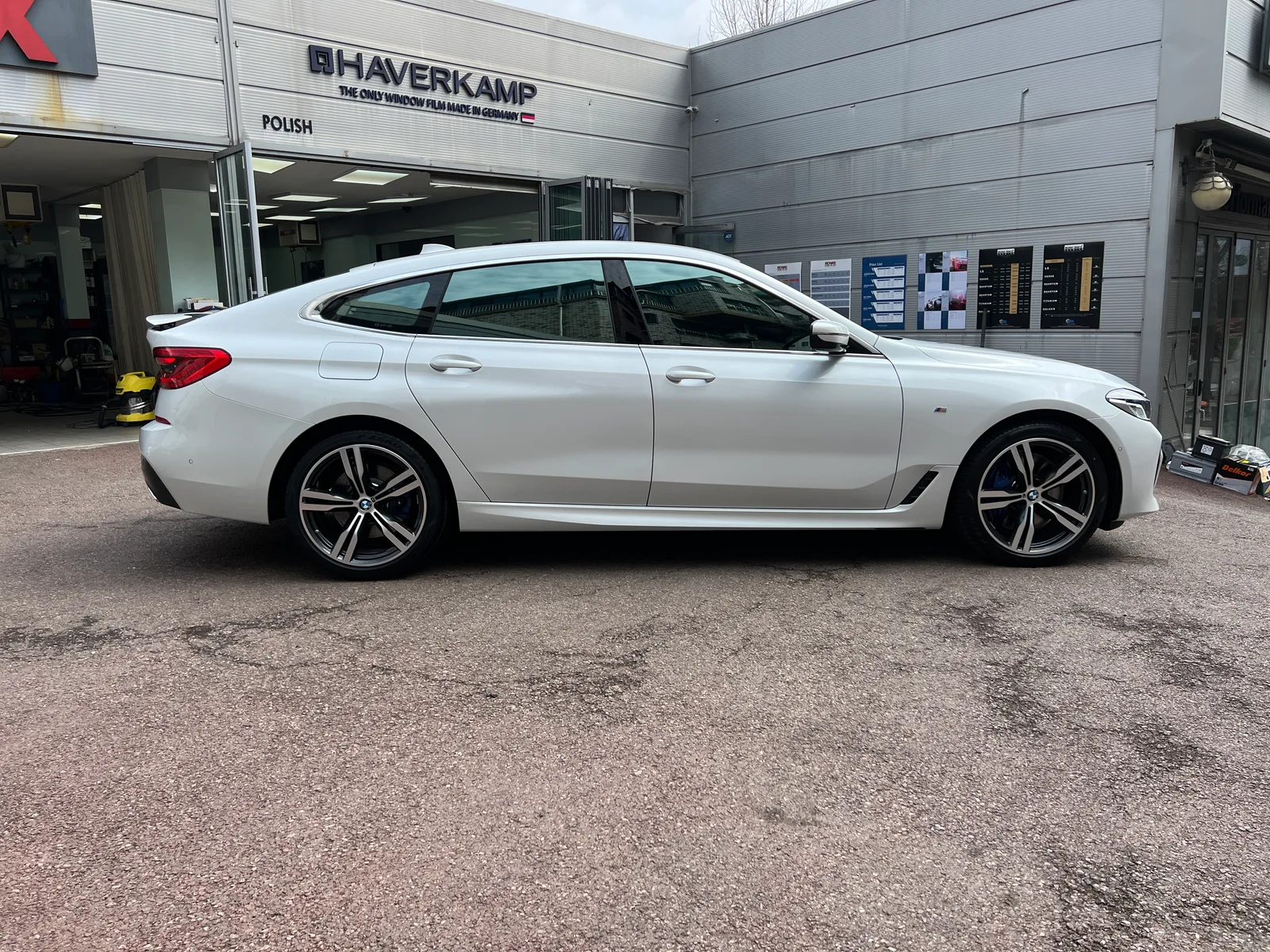 퀀텀 썬팅 완료 후 BMW 6GT 측면 유리